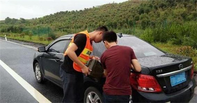 松山区永福道路救援